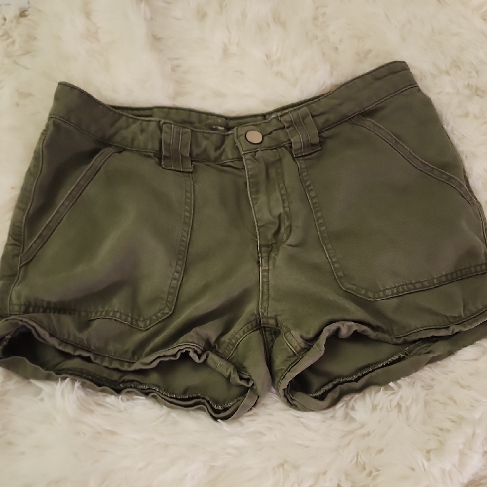 Seven7 Women's Shorts Olive Green Size 2